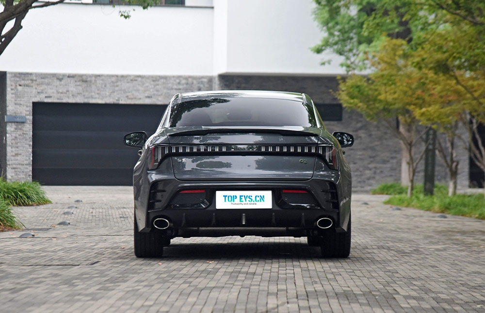 Lynk & Co 03 plus