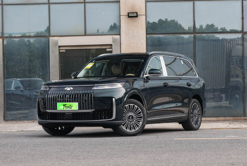 Chery Fulwin T11 vs Geely Galaxy M9